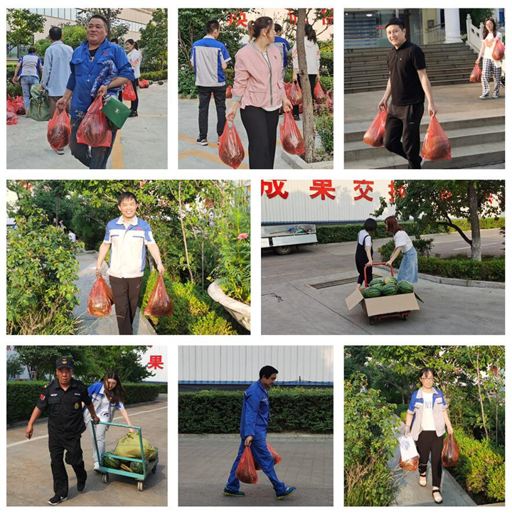 各部門派來領西瓜的代表，各個喜笑顏開.jpg