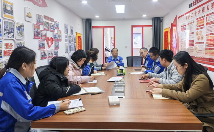 今后，要通過搭建“工事共辦”議事廳，把工作落實做細，讓一線職工說出所思所想、所需所盼，進而采取更接地氣、更加務實的舉措，解決好職工群眾急難愁盼問題，不斷增強職工的獲得感、幸福感和安全感.jpg